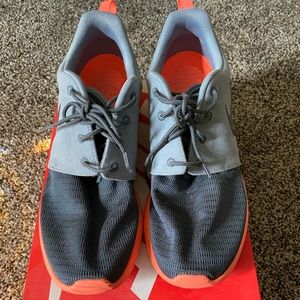 Nike Roshe Runs Men’s Size 10.5